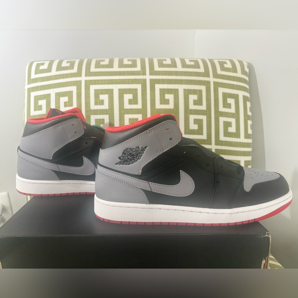 NEW IN BOX! Nike Air Jordan 1 Mid Retro Shoes Black/Cement Gray/ Red Size 12 - Picture 4 of 14